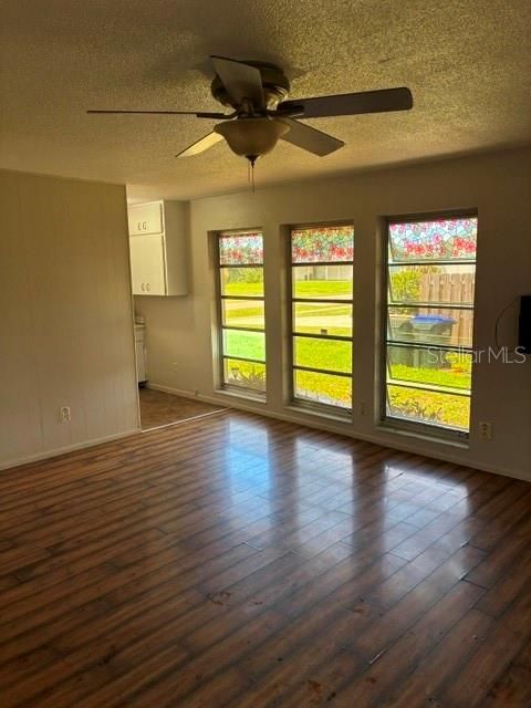 For Sale: $215,000 (3 beds, 2 baths, 1404 Square Feet)