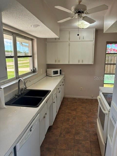 For Sale: $215,000 (3 beds, 2 baths, 1404 Square Feet)
