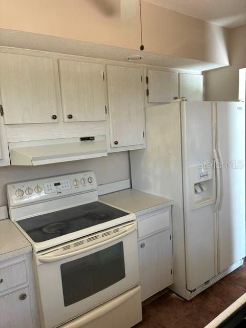 For Sale: $215,000 (3 beds, 2 baths, 1404 Square Feet)