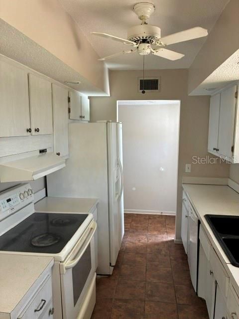 For Sale: $215,000 (3 beds, 2 baths, 1404 Square Feet)