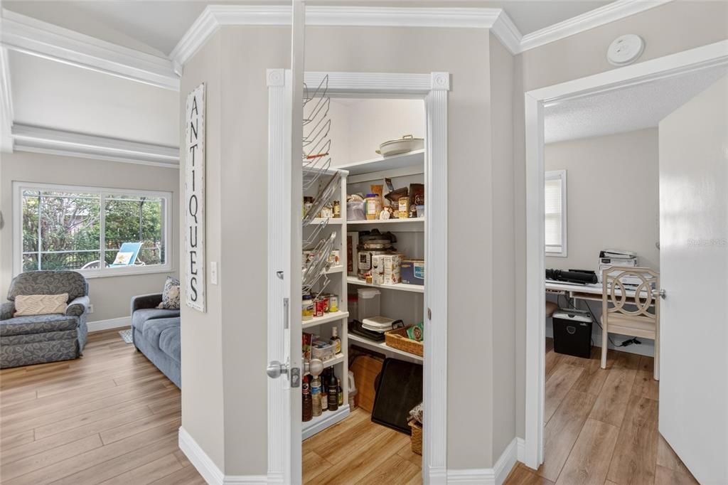 For Sale: $469,000 (2 beds, 2 baths, 2010 Square Feet)