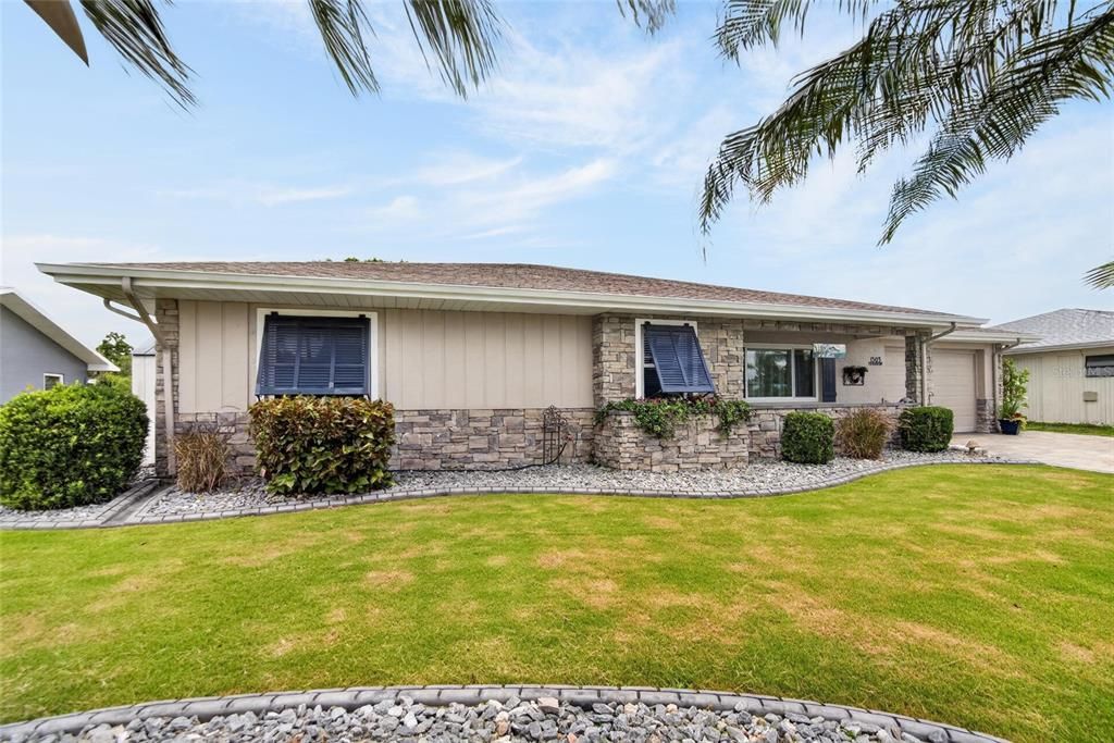 For Sale: $469,000 (2 beds, 2 baths, 2010 Square Feet)
