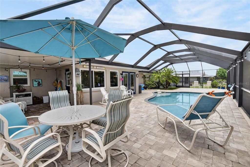 For Sale: $469,000 (2 beds, 2 baths, 2010 Square Feet)