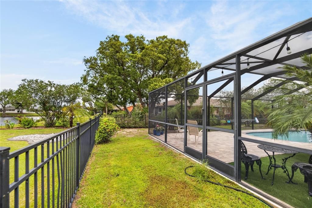 For Sale: $469,000 (2 beds, 2 baths, 2010 Square Feet)