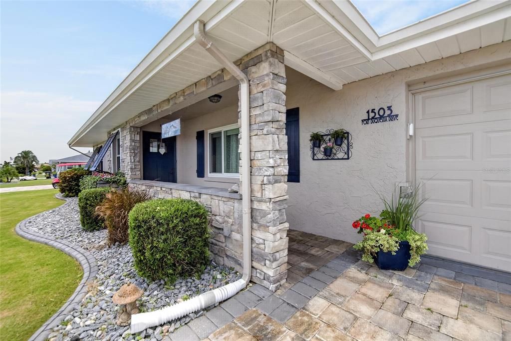 For Sale: $469,000 (2 beds, 2 baths, 2010 Square Feet)