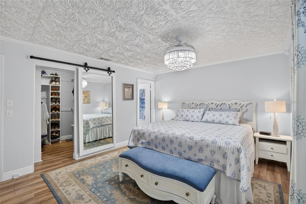 For Sale: $469,000 (2 beds, 2 baths, 2010 Square Feet)