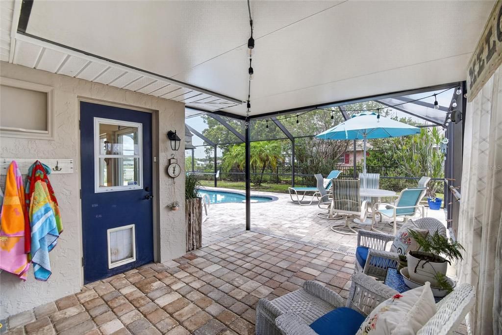 For Sale: $469,000 (2 beds, 2 baths, 2010 Square Feet)