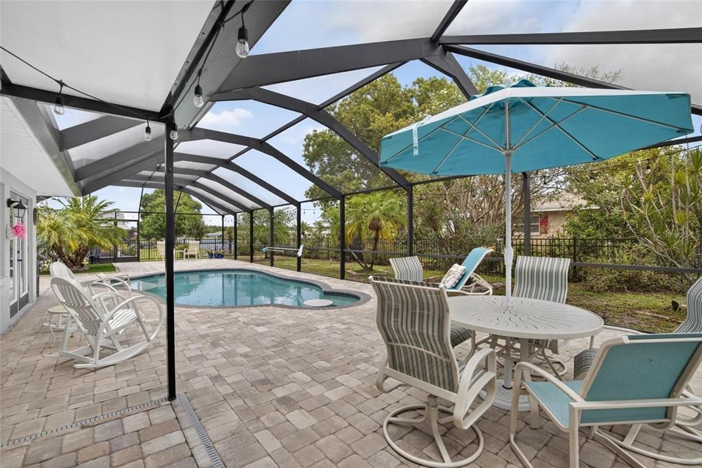 For Sale: $469,000 (2 beds, 2 baths, 2010 Square Feet)