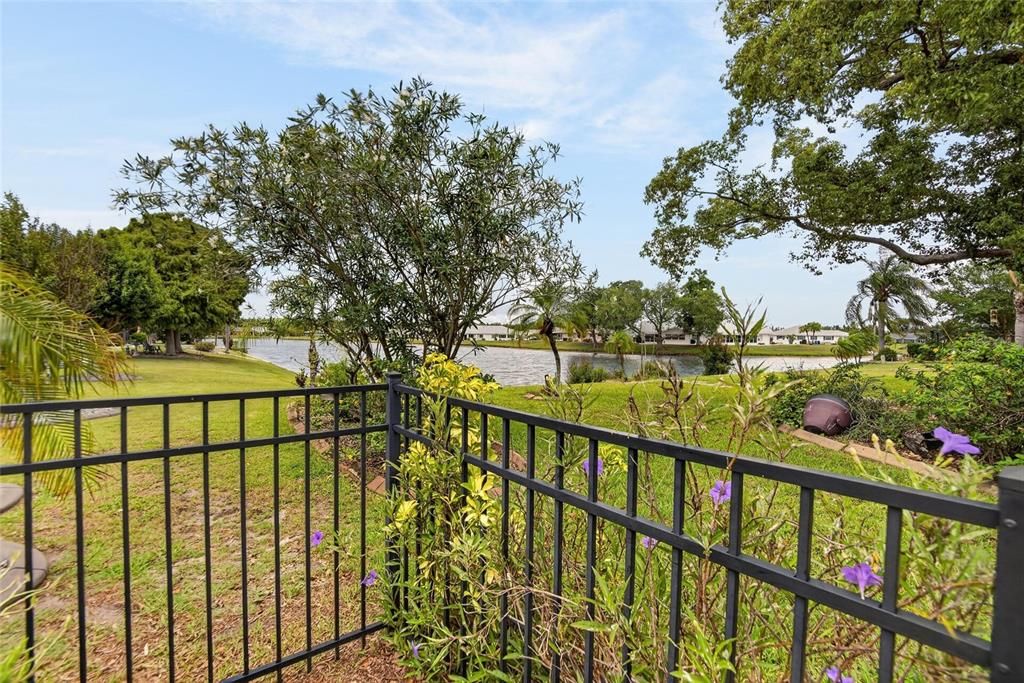 For Sale: $469,000 (2 beds, 2 baths, 2010 Square Feet)