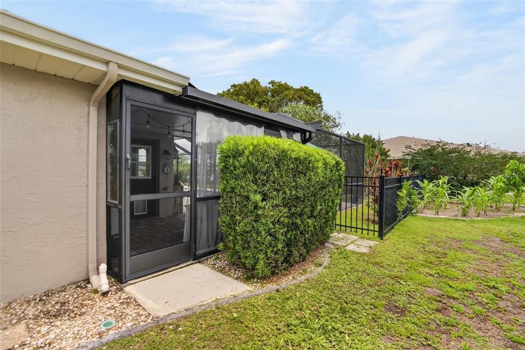 For Sale: $469,000 (2 beds, 2 baths, 2010 Square Feet)