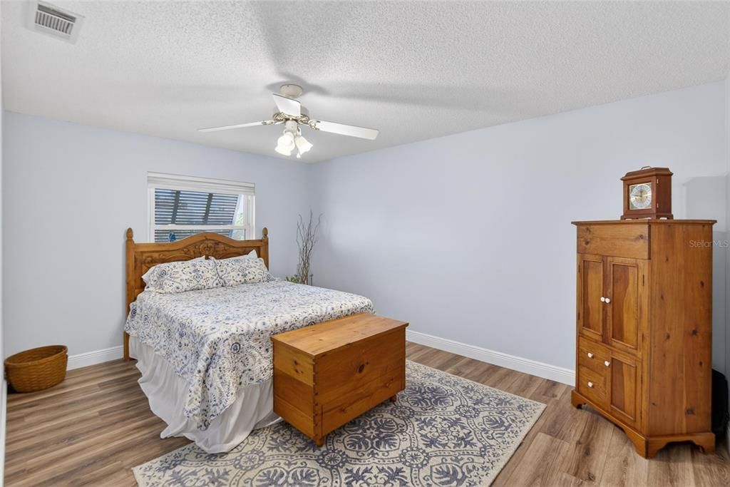 For Sale: $469,000 (2 beds, 2 baths, 2010 Square Feet)