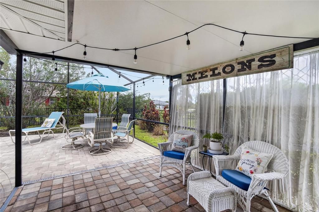 For Sale: $469,000 (2 beds, 2 baths, 2010 Square Feet)