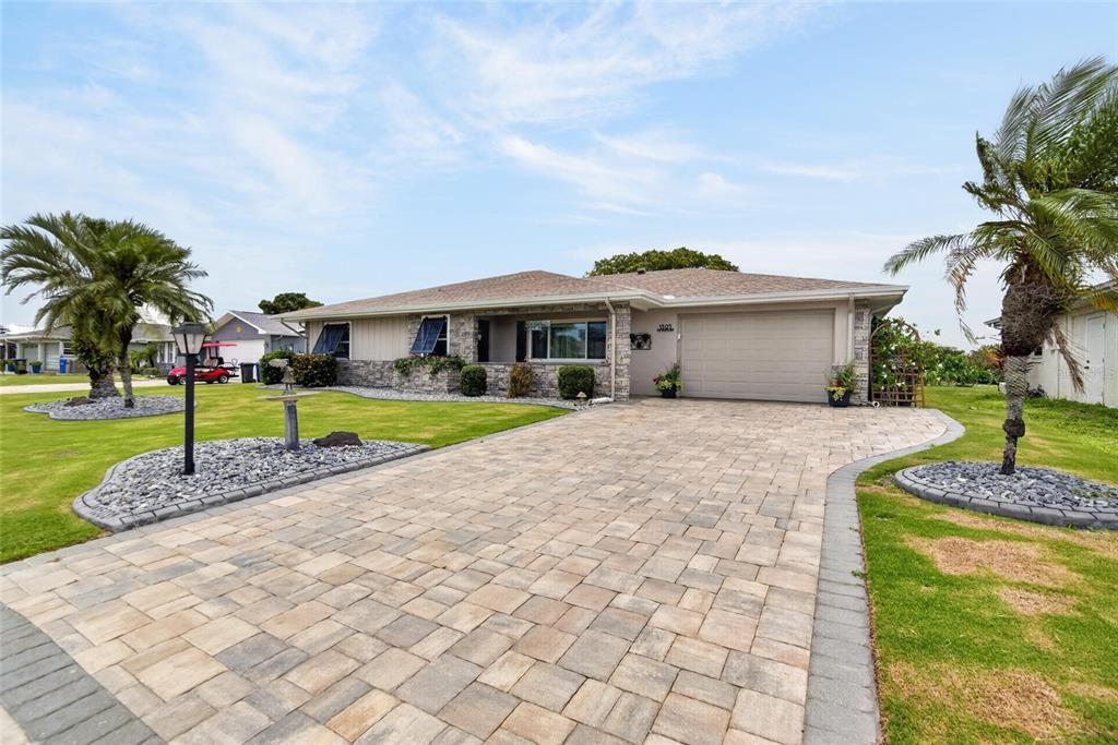 For Sale: $469,000 (2 beds, 2 baths, 2010 Square Feet)