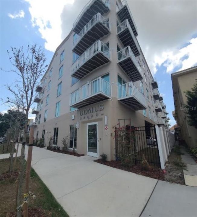 For Rent: $3,750 (2 beds, 2 baths, 1355 Square Feet)