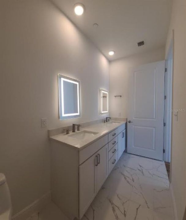 For Rent: $3,750 (2 beds, 2 baths, 1355 Square Feet)