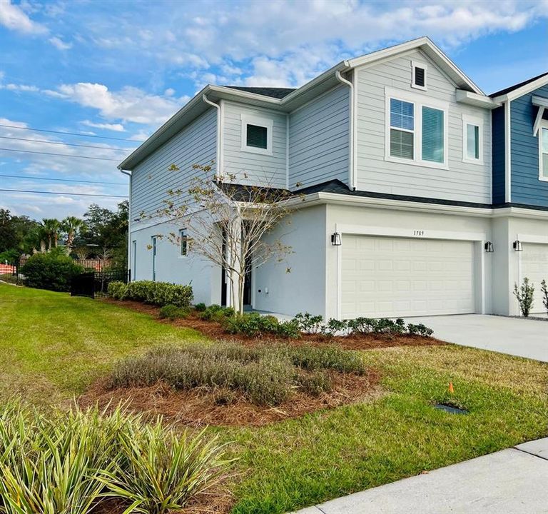 For Rent: $2,650 (3 beds, 2 baths, 1807 Square Feet)