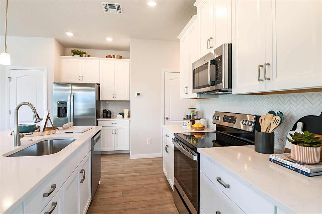 For Rent: $2,650 (3 beds, 2 baths, 1807 Square Feet)
