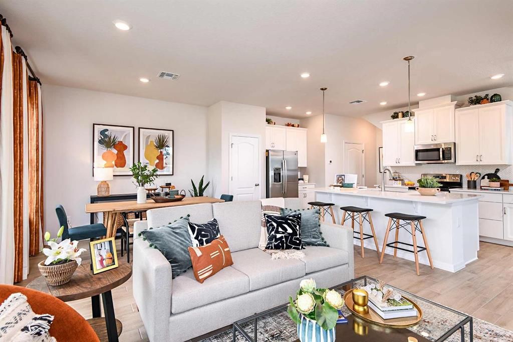 For Rent: $2,650 (3 beds, 2 baths, 1807 Square Feet)