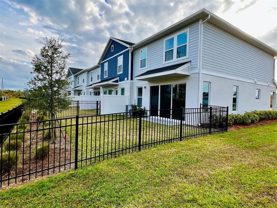 For Rent: $2,650 (3 beds, 2 baths, 1807 Square Feet)