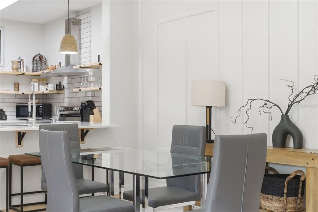 For Sale: $249,900 (2 beds, 2 baths, 1062 Square Feet)