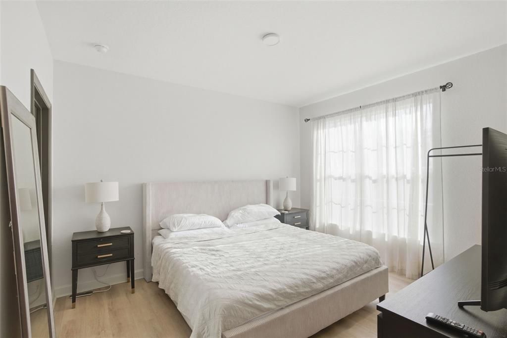 For Sale: $249,900 (2 beds, 2 baths, 1062 Square Feet)