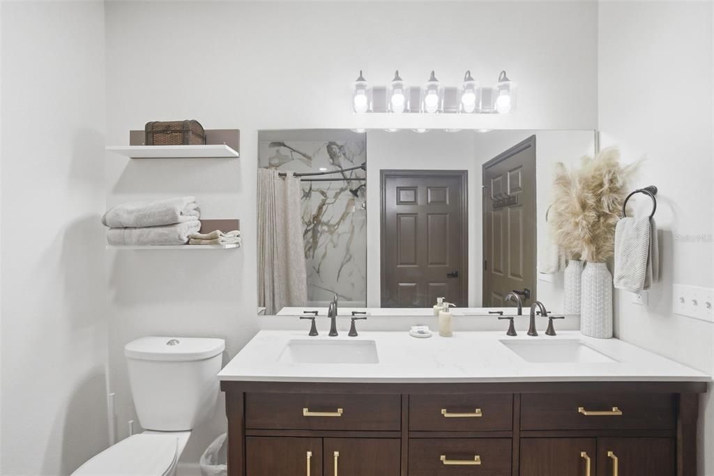 For Sale: $249,900 (2 beds, 2 baths, 1062 Square Feet)