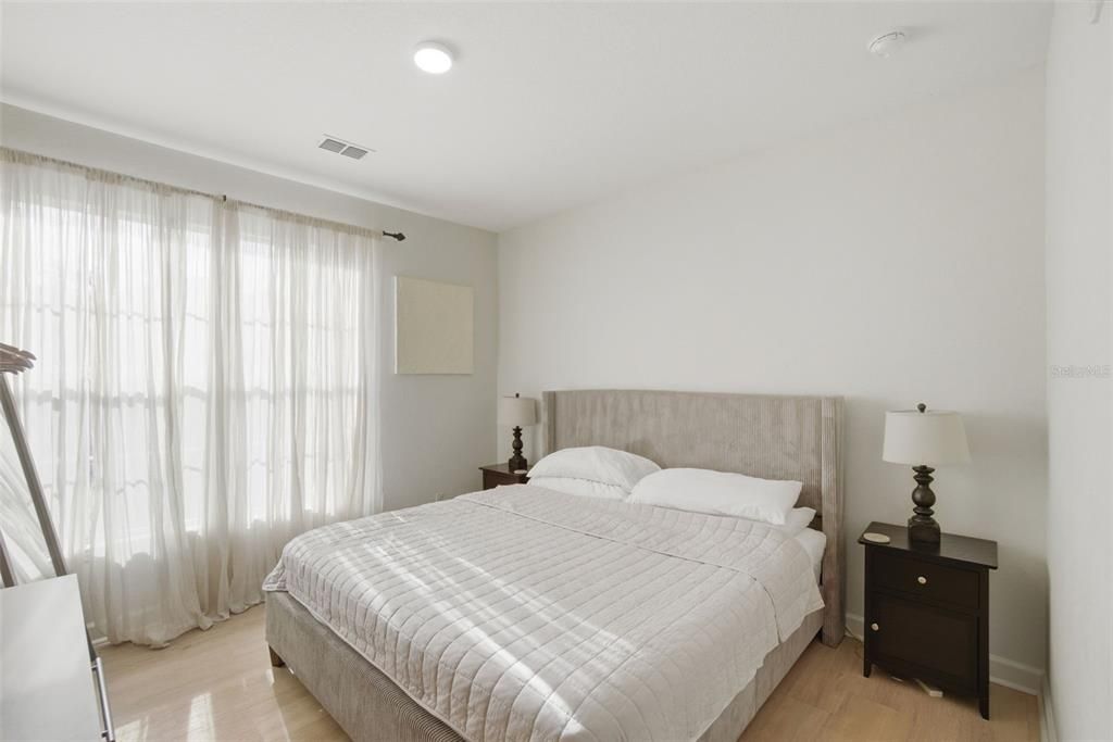 For Sale: $249,900 (2 beds, 2 baths, 1062 Square Feet)