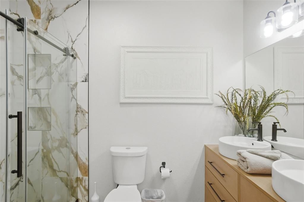 For Sale: $249,900 (2 beds, 2 baths, 1062 Square Feet)