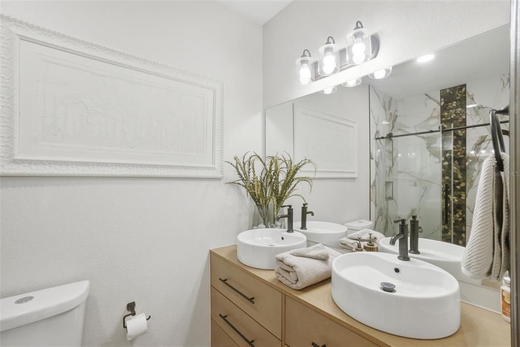 For Sale: $249,900 (2 beds, 2 baths, 1062 Square Feet)