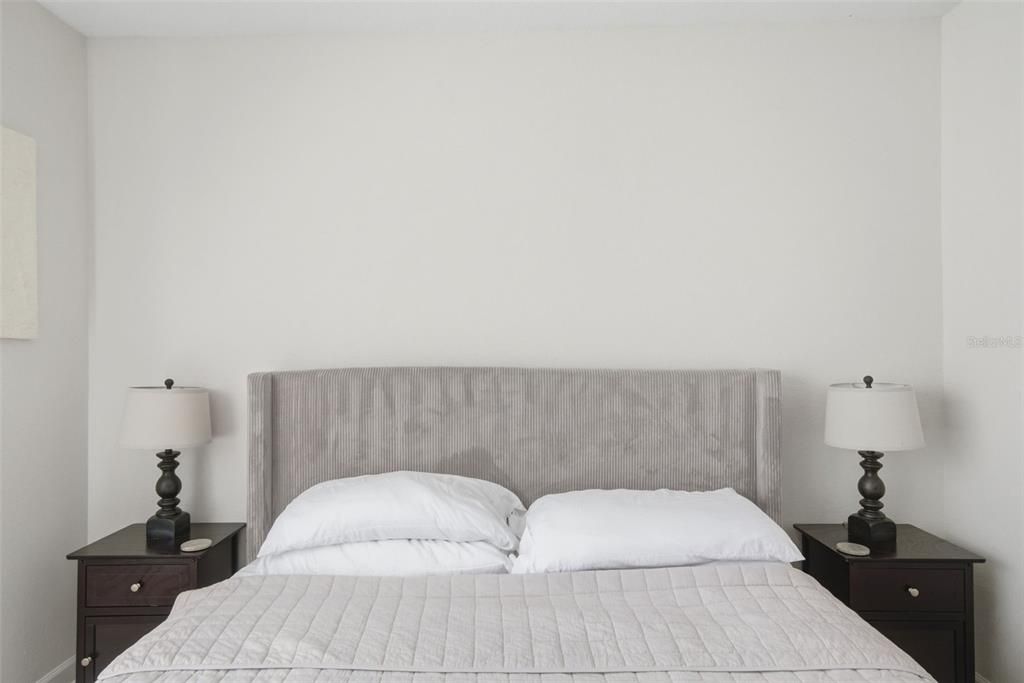 For Sale: $249,900 (2 beds, 2 baths, 1062 Square Feet)