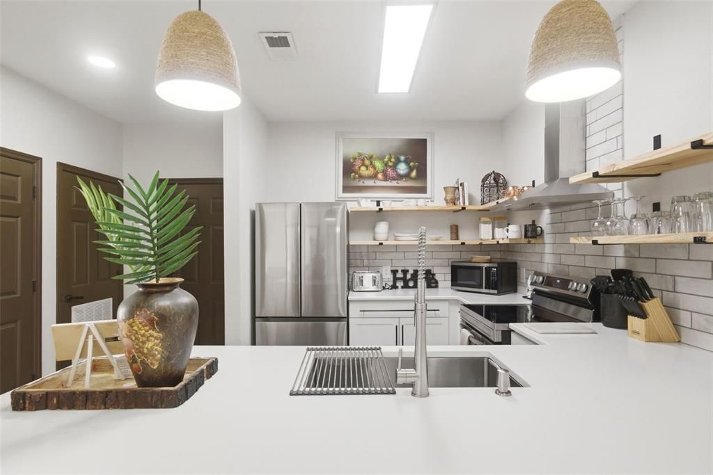 For Sale: $249,900 (2 beds, 2 baths, 1062 Square Feet)