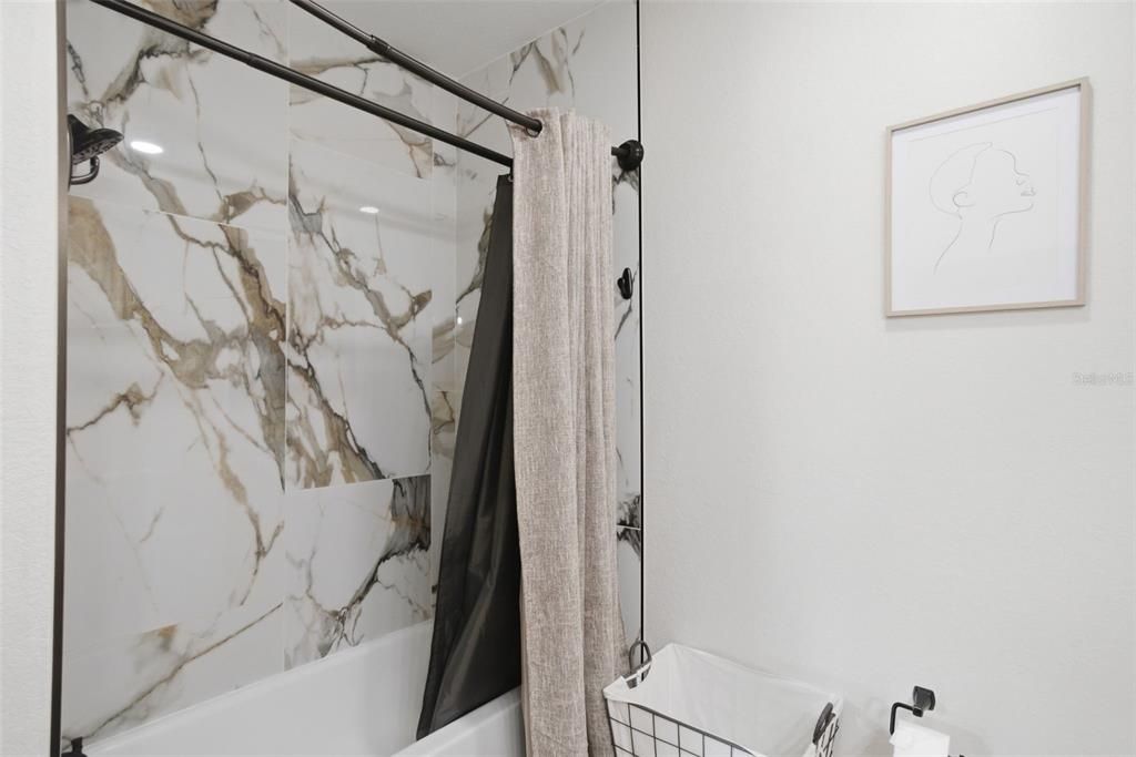 For Sale: $249,900 (2 beds, 2 baths, 1062 Square Feet)