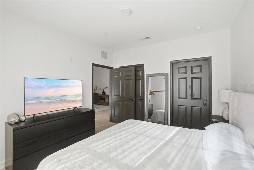 For Sale: $249,900 (2 beds, 2 baths, 1062 Square Feet)