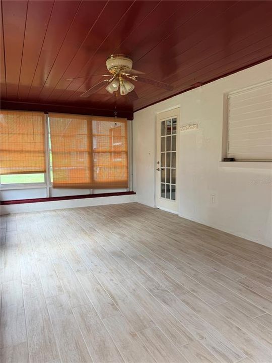 На продажу: $152,900 (2 спален, 1 ванн, 832 Квадратных фут)