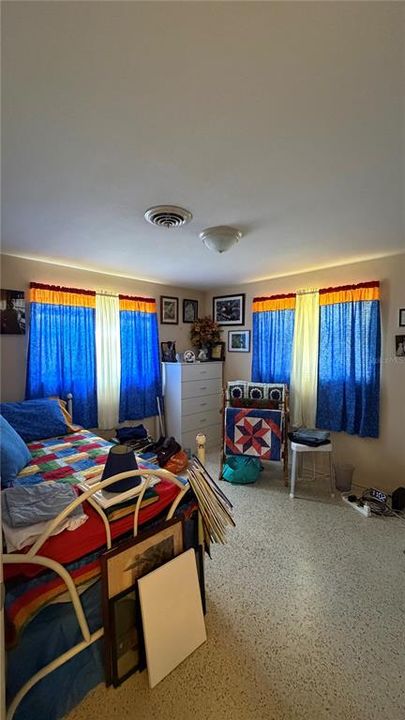 На продажу: $152,900 (2 спален, 1 ванн, 832 Квадратных фут)