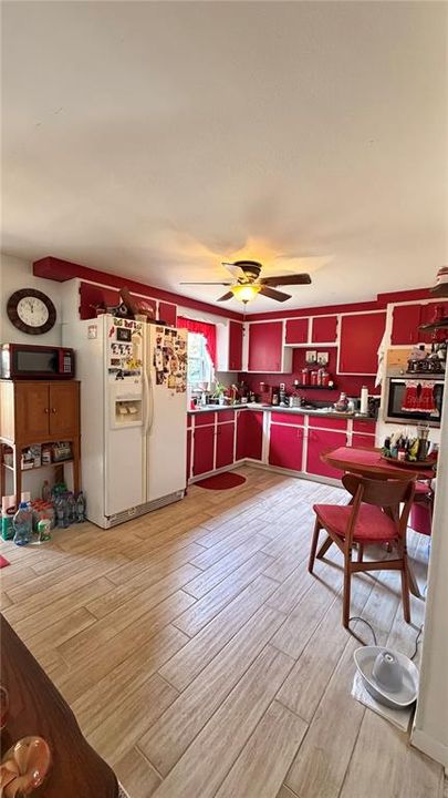 На продажу: $152,900 (2 спален, 1 ванн, 832 Квадратных фут)