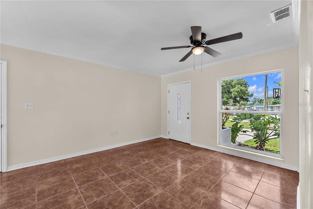 For Sale: $378,000 (4 beds, 2 baths, 1512 Square Feet)