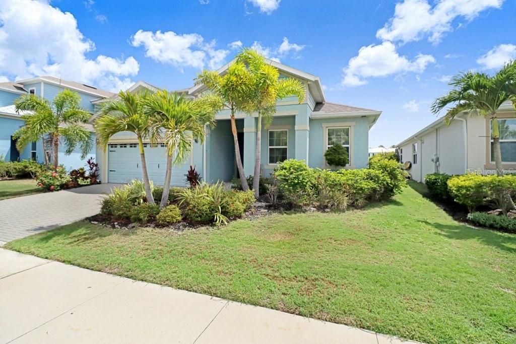 For Sale: $720,000 (3 beds, 3 baths, 2462 Square Feet)