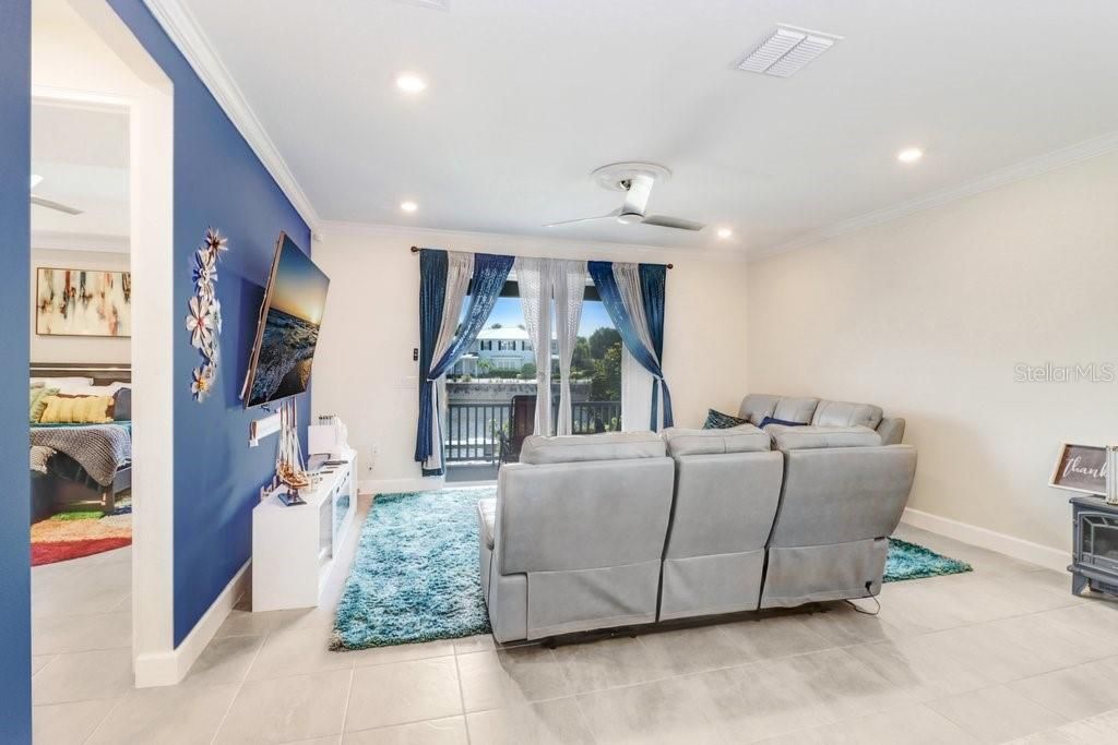 For Sale: $720,000 (3 beds, 3 baths, 2462 Square Feet)