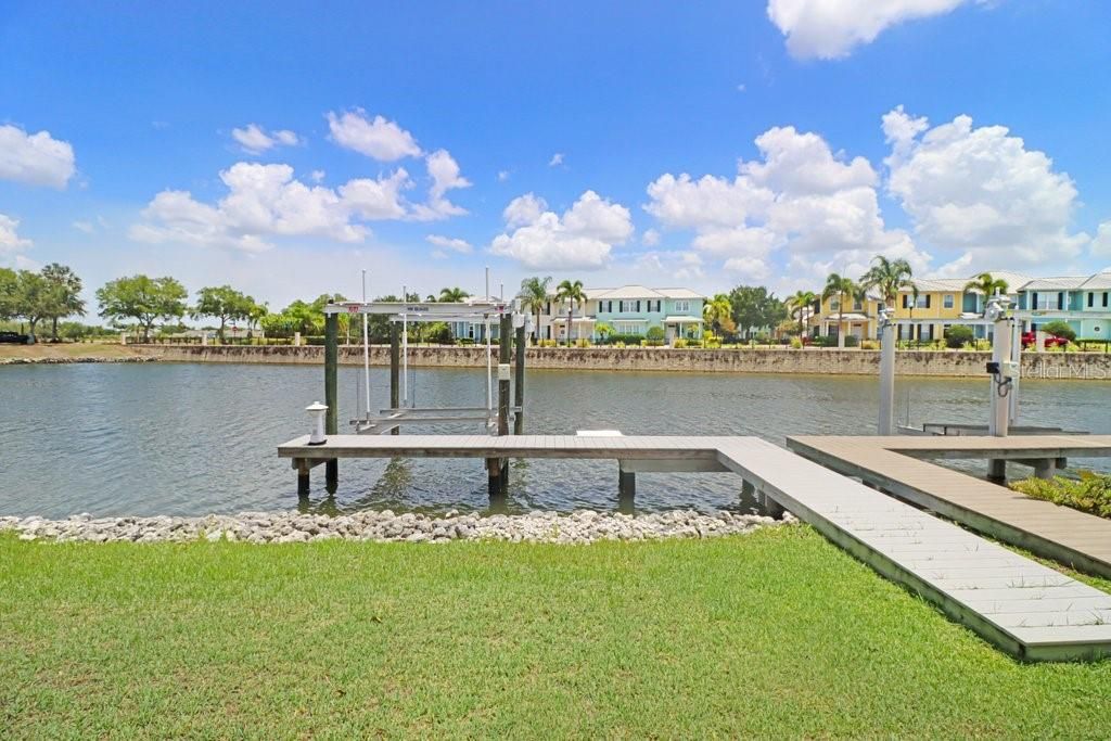For Sale: $720,000 (3 beds, 3 baths, 2462 Square Feet)