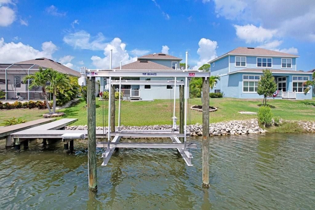 For Sale: $720,000 (3 beds, 3 baths, 2462 Square Feet)