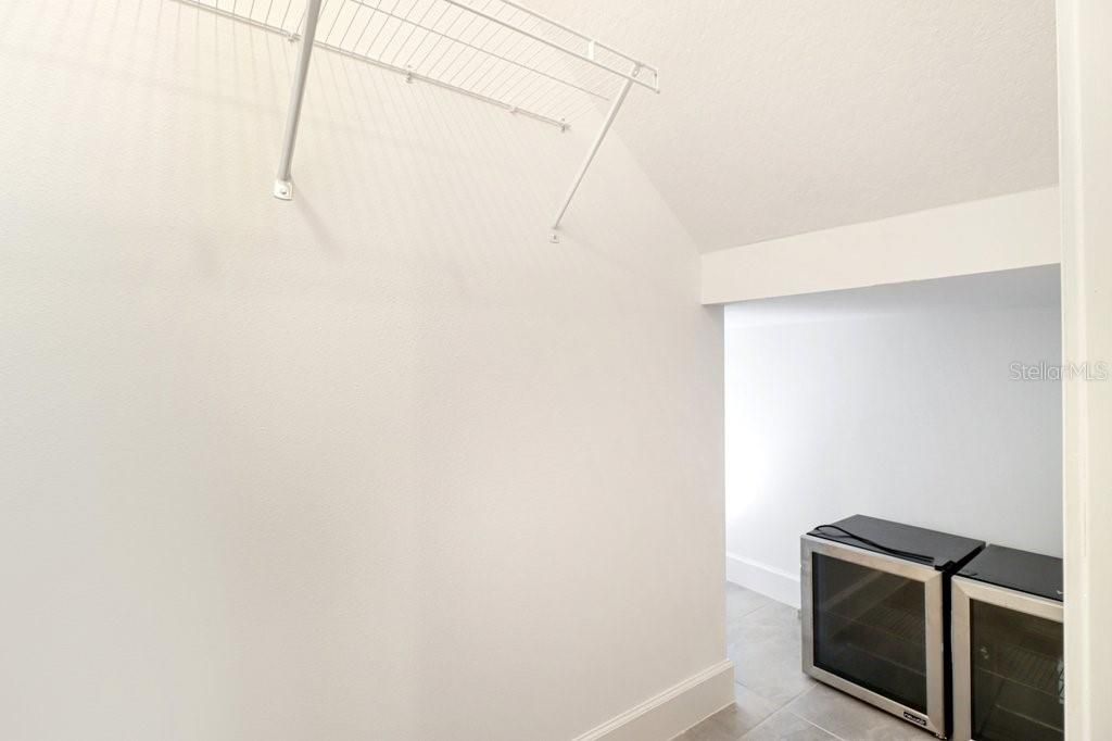 For Sale: $720,000 (3 beds, 3 baths, 2462 Square Feet)