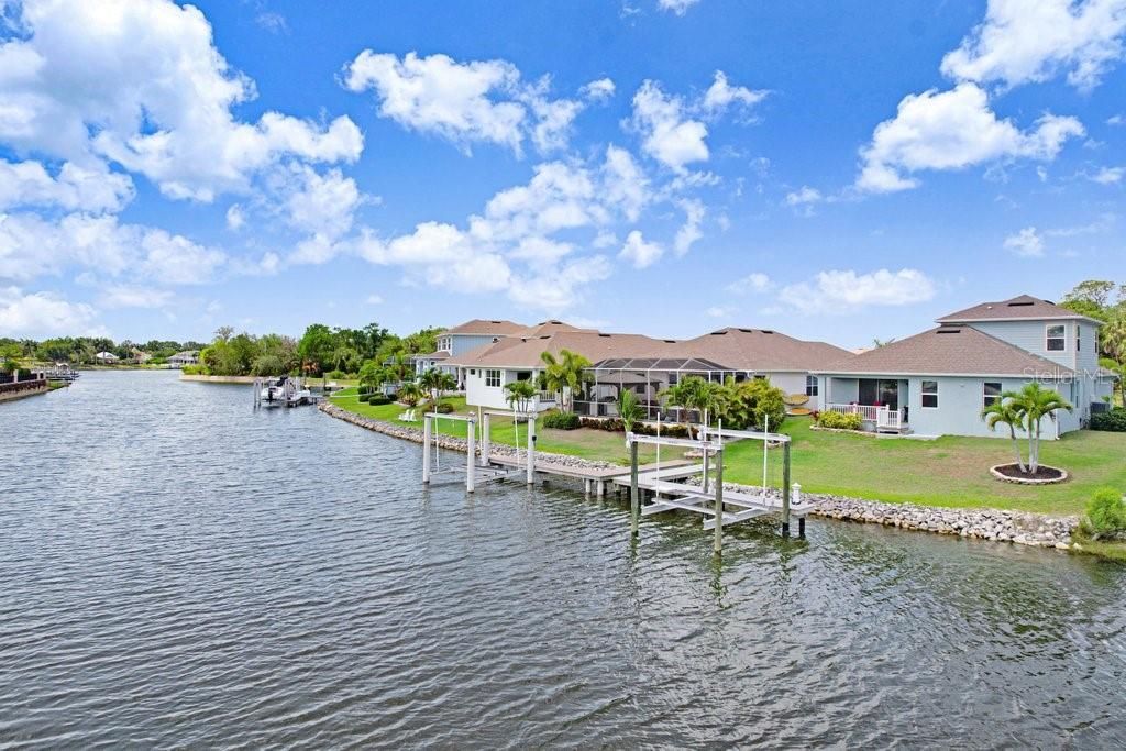 For Sale: $720,000 (3 beds, 3 baths, 2462 Square Feet)