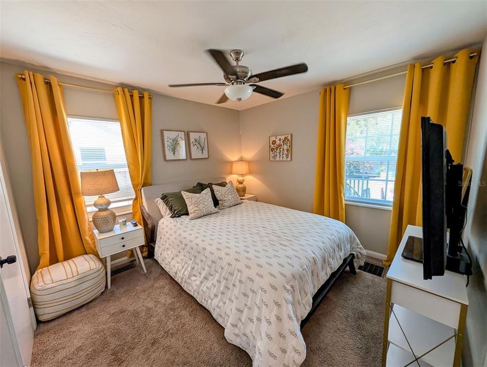 For Sale: $384,990 (2 beds, 1 baths, 1040 Square Feet)
