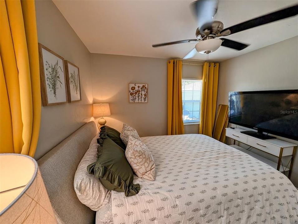 For Sale: $384,990 (2 beds, 1 baths, 1040 Square Feet)