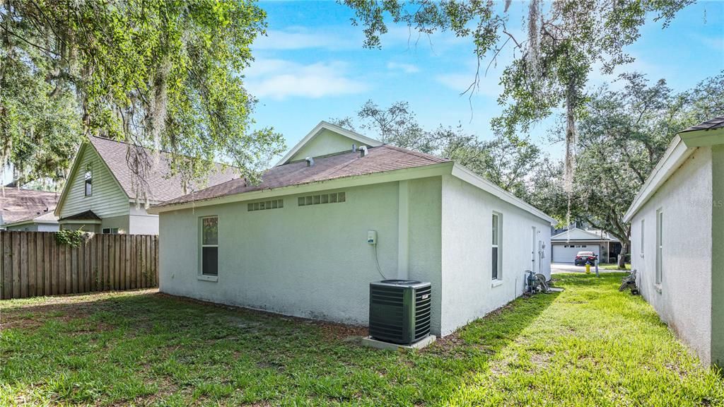 For Sale: $305,000 (3 beds, 2 baths, 1059 Square Feet)