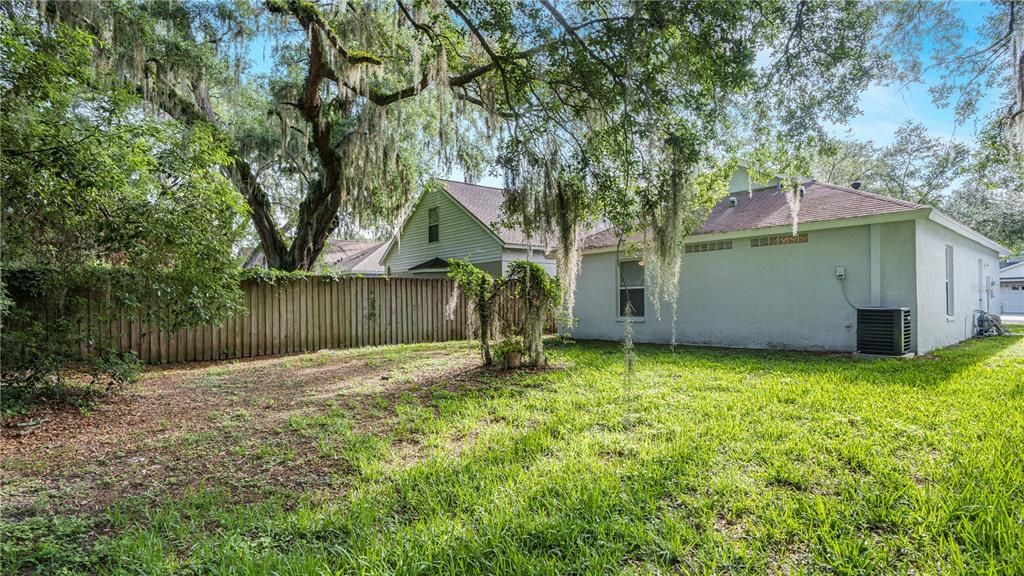 For Sale: $305,000 (3 beds, 2 baths, 1059 Square Feet)
