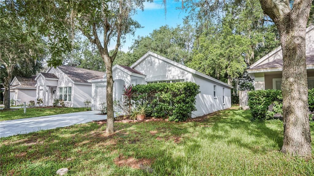 For Sale: $305,000 (3 beds, 2 baths, 1059 Square Feet)