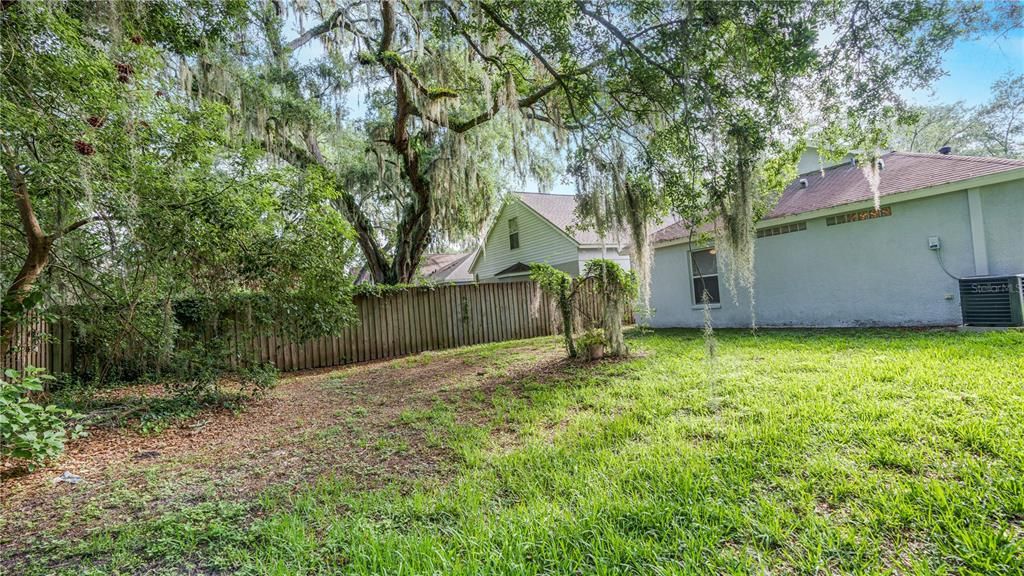 For Sale: $305,000 (3 beds, 2 baths, 1059 Square Feet)