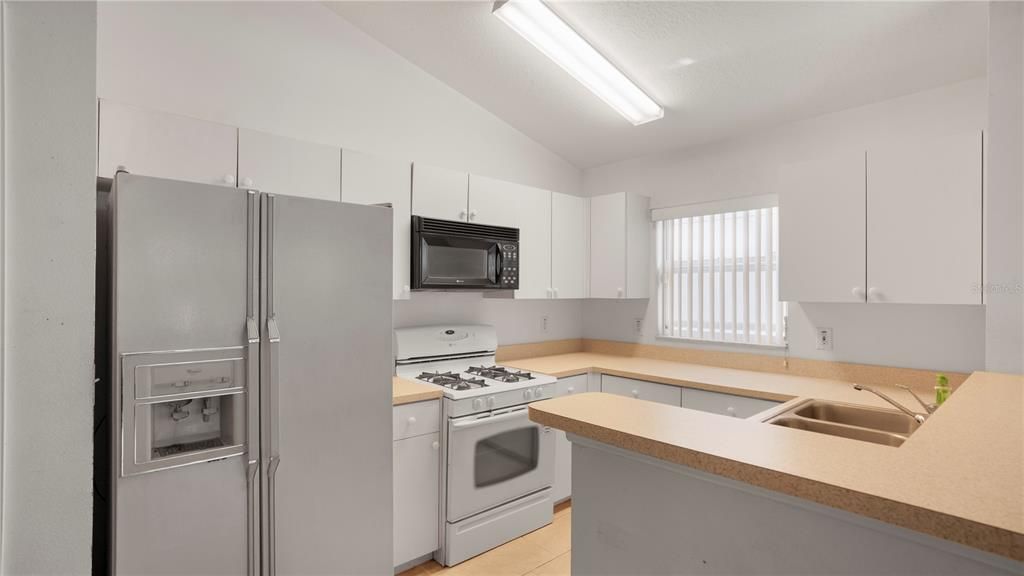For Sale: $305,000 (3 beds, 2 baths, 1059 Square Feet)